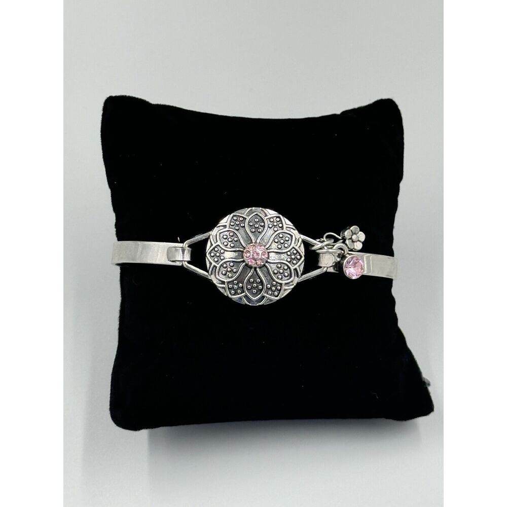Silver Colored Floral Front Design Round Bracelet